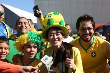 足球迷女主播,激情解说，魅力四射的足球世界