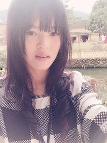 露涵照片,光影交织下的青春风采